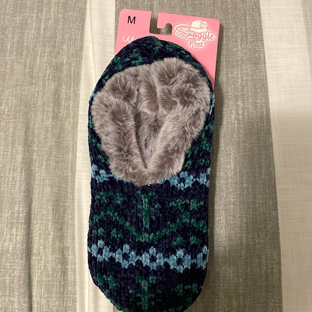 Snuggle Feet Slippers Size M